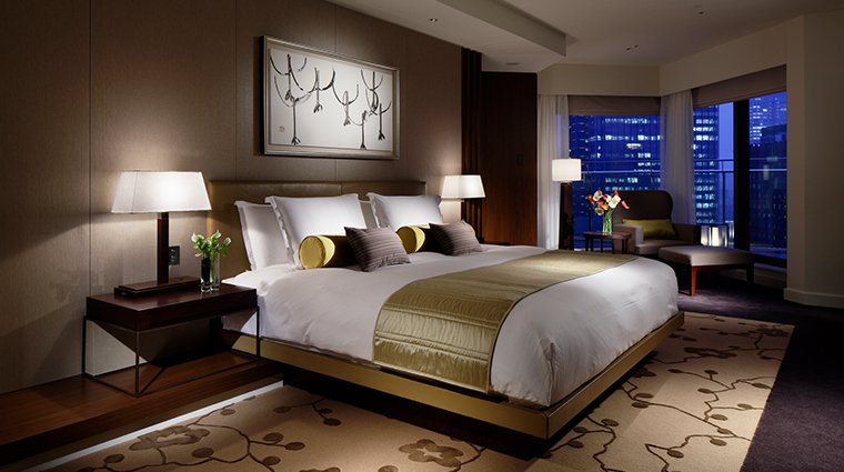 palace-hotel-tokyo-terrace-suite-bedroom.jpg